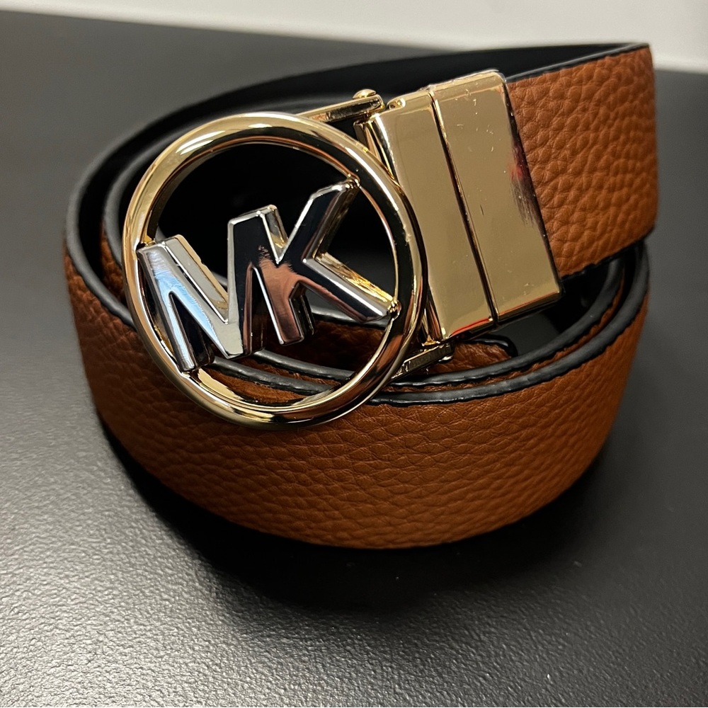 Michael Kors twist reversible Leather Belt with logo buckle